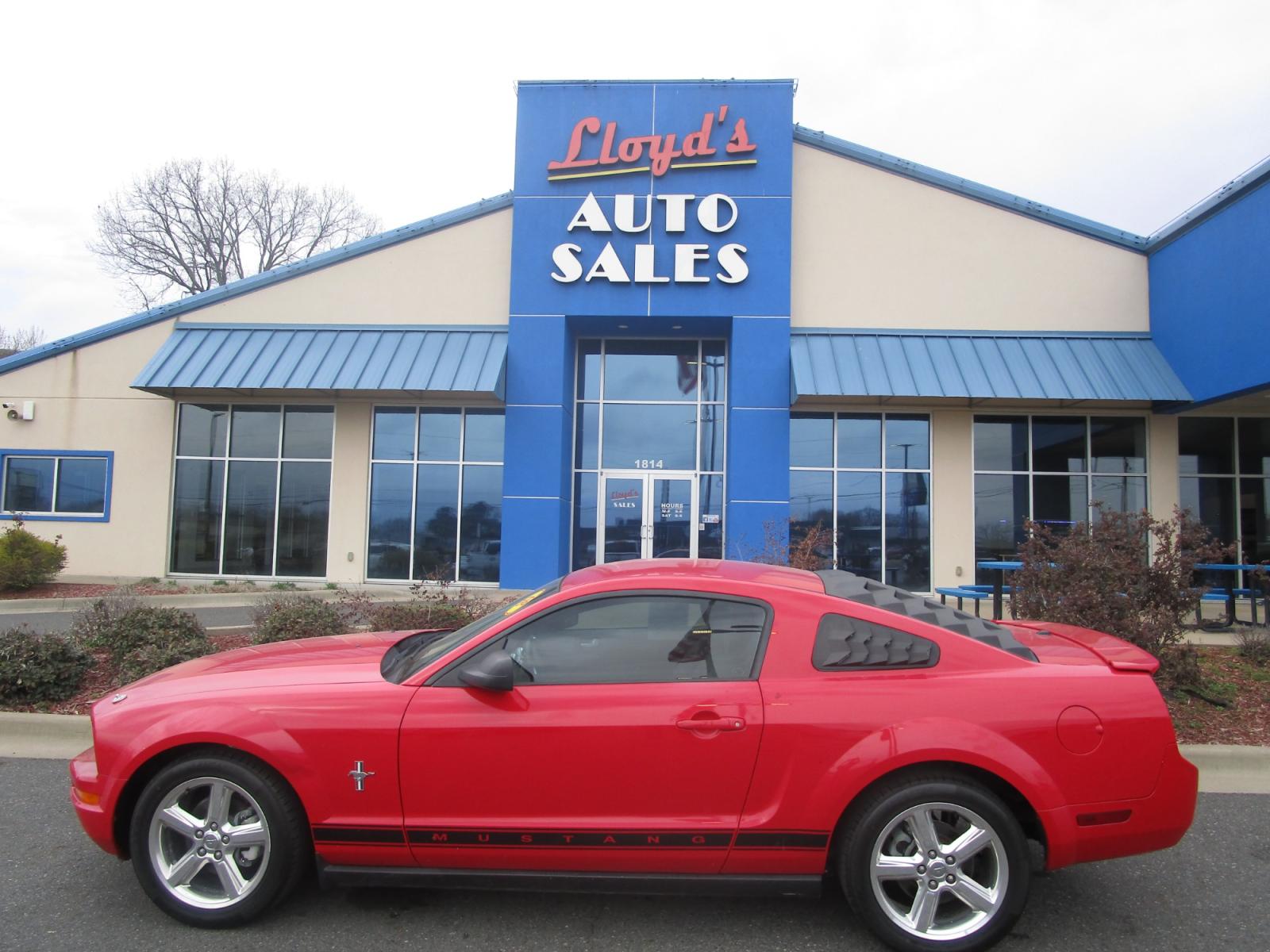 2008 RED Ford Mustang V6 Deluxe Coupe (1ZVHT80N085) with an 4.0L V6 SOHC 12V engine, located at 1814 Albert Pike Road, Hot Springs, AR, 71913, (501) 623-1717, 34.494228, -93.094070 - Photo #0